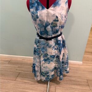 sleeveless fit and flare dress blue and white floral and geometric print size 4